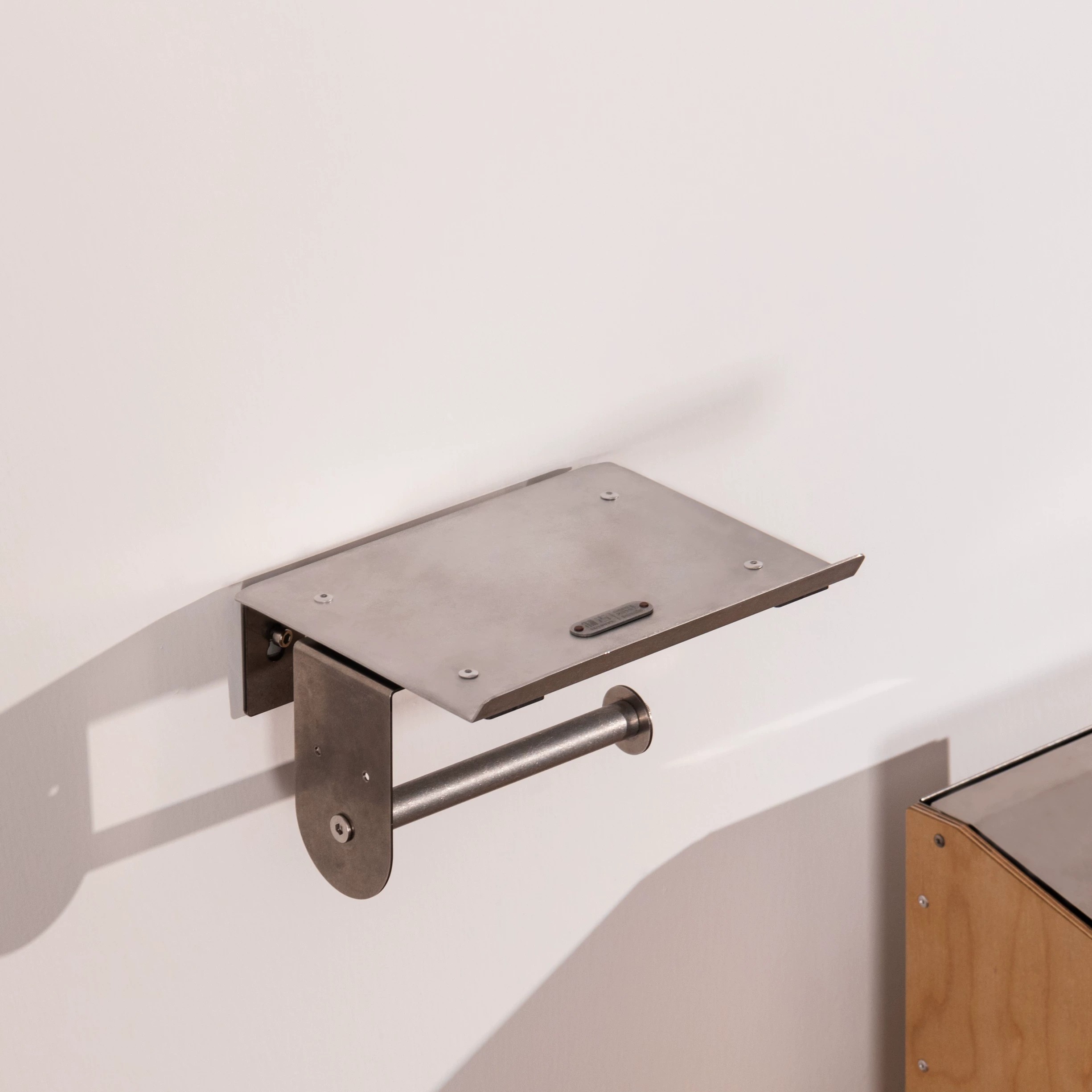Minimalistyczny uchwyt ścienny – Home Bathroom Paper Towel Holder recenzja i cena